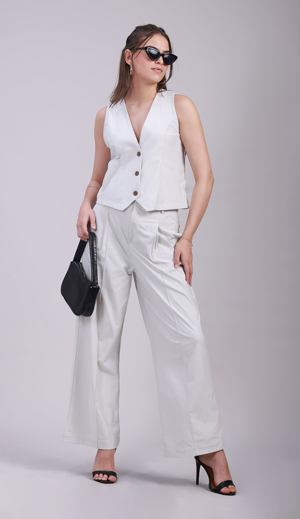 Off-white Relaxed A-line Sleeveless Vest with Patch Pockets- 3069