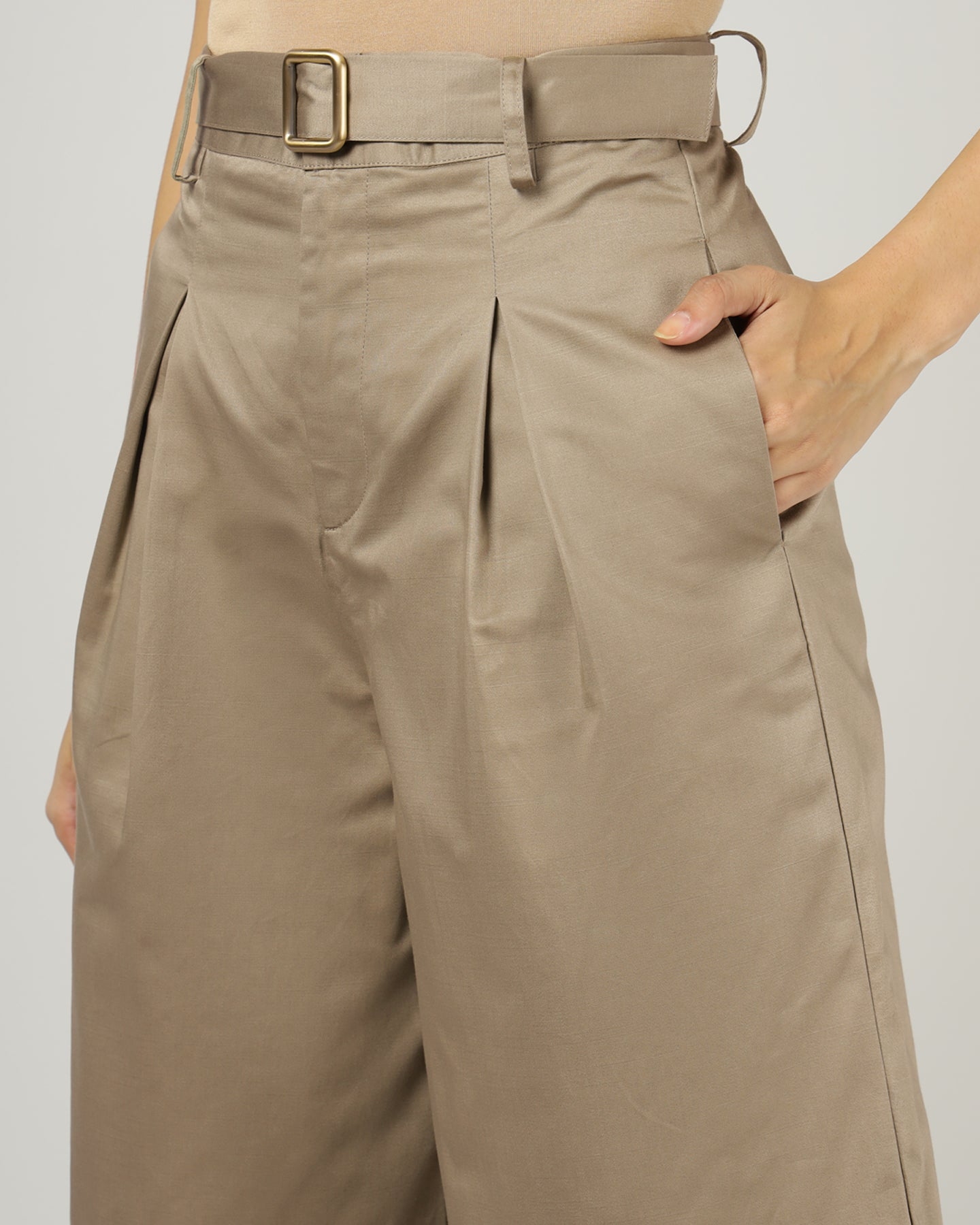 Women’s Khaki Pleated Shorts with Belt - 3051
