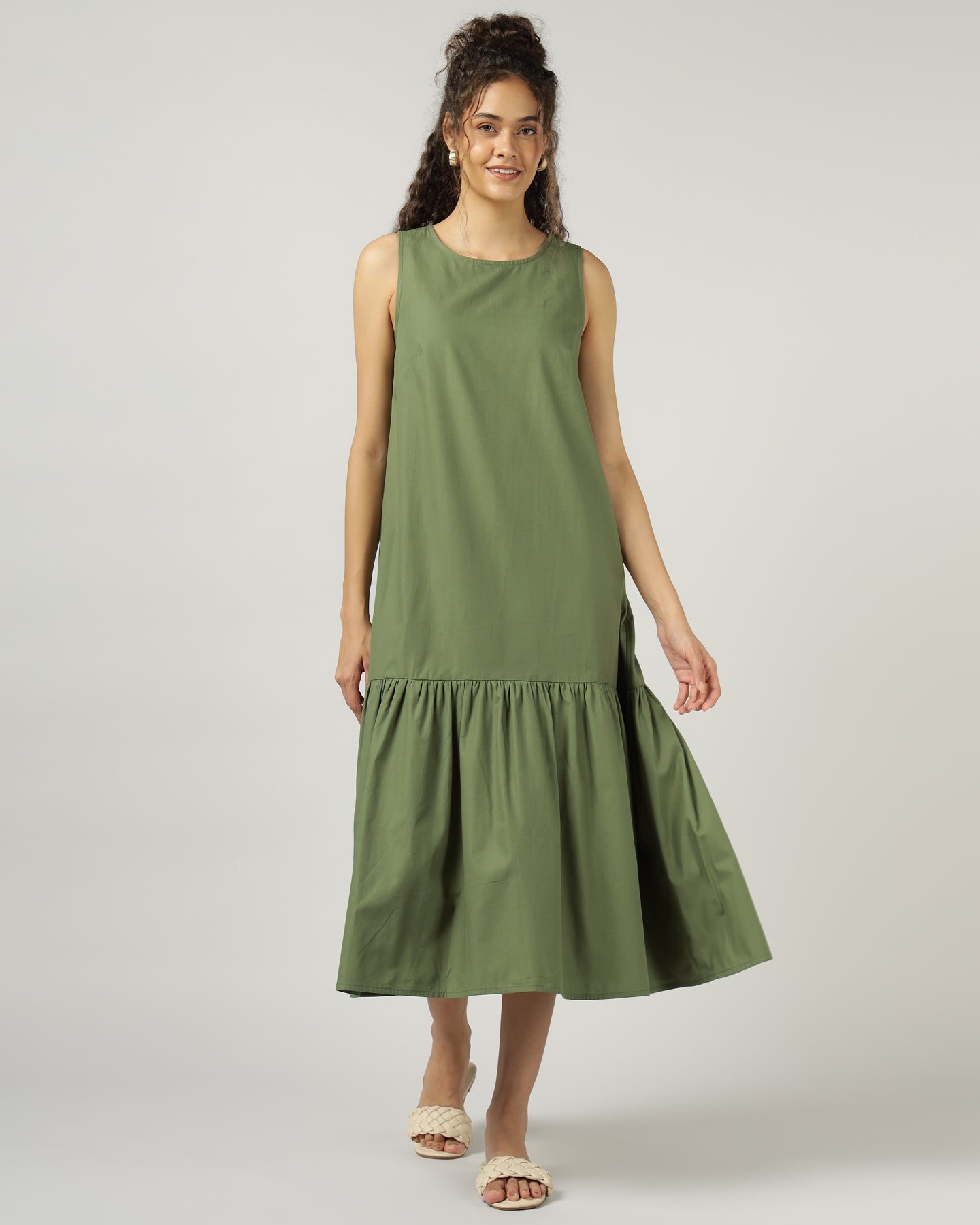 Green Sleeveless maxi dress with gathered hem - 3045