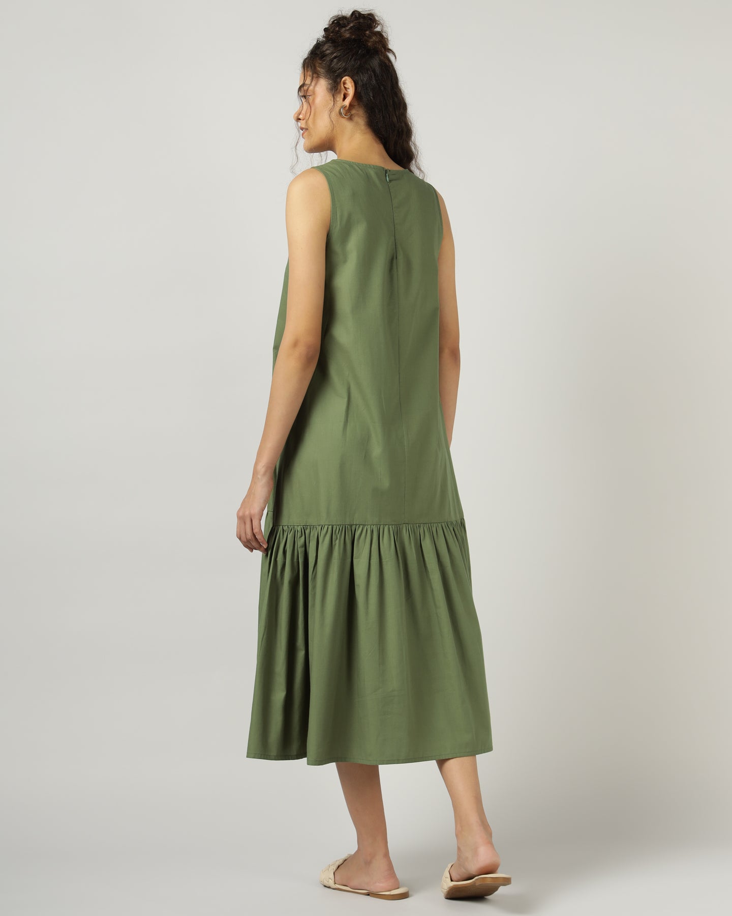 Green Sleeveless maxi dress with gathered hem - 3045