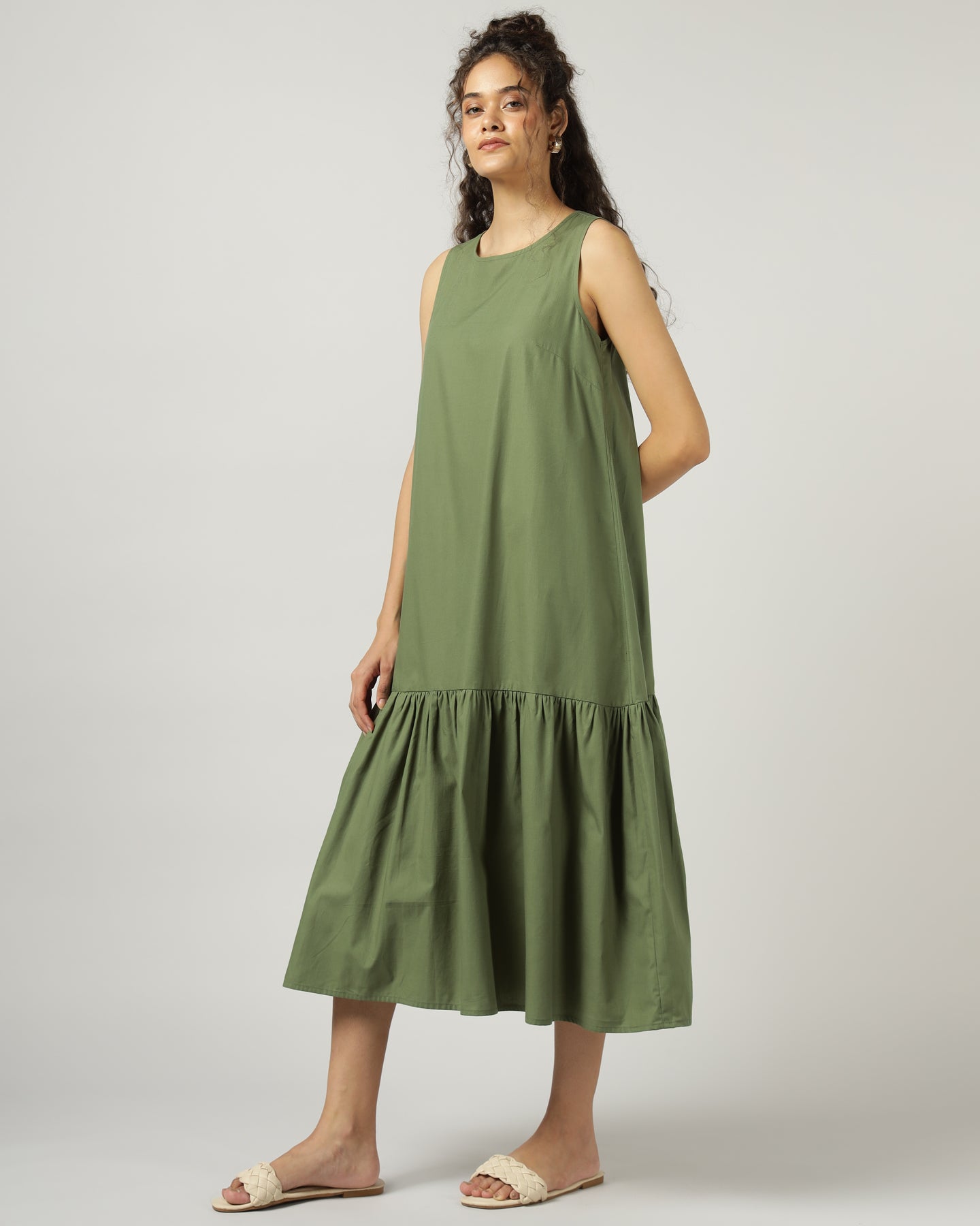 Green Sleeveless maxi dress with gathered hem - 3045