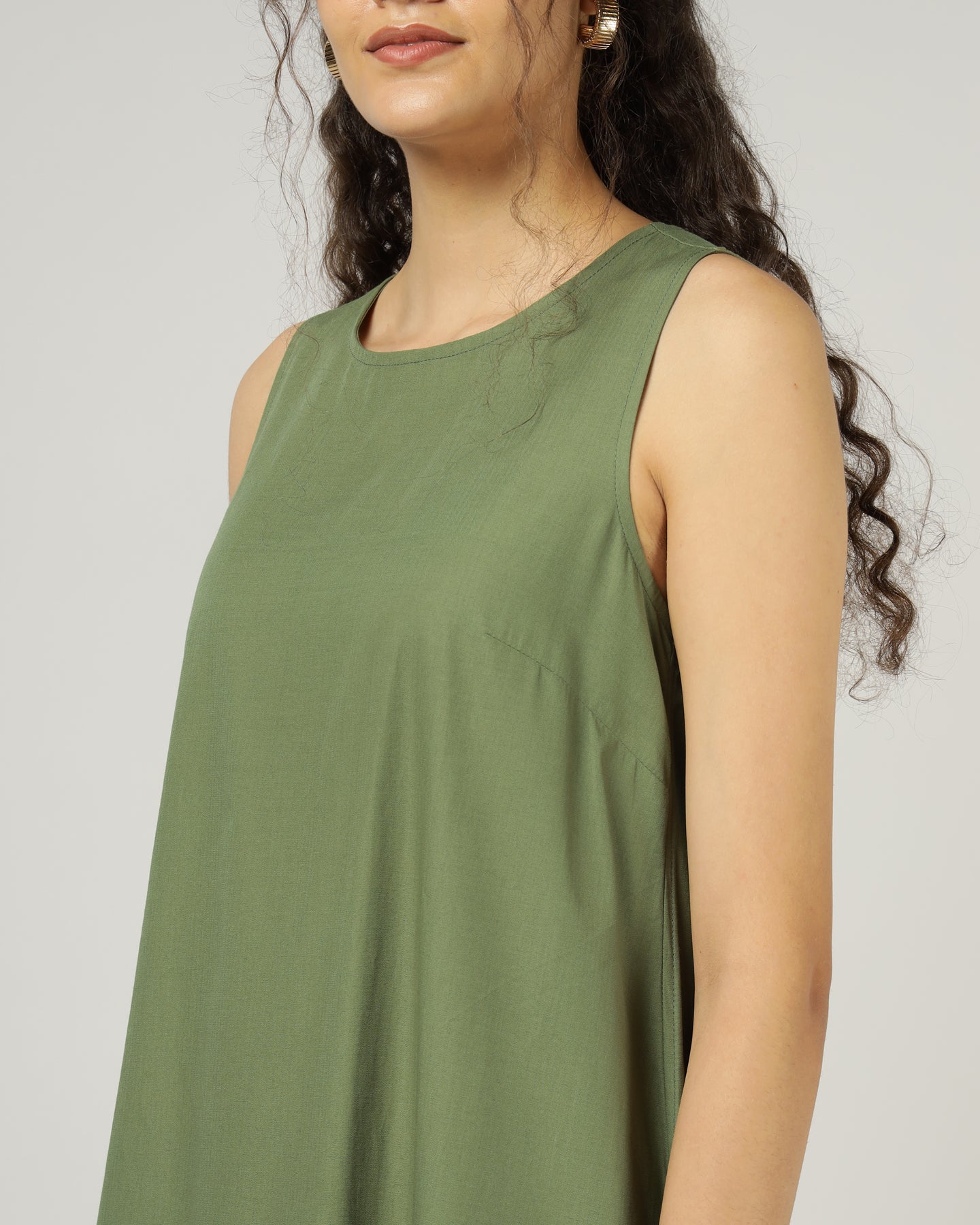 Green Sleeveless maxi dress with gathered hem - 3045