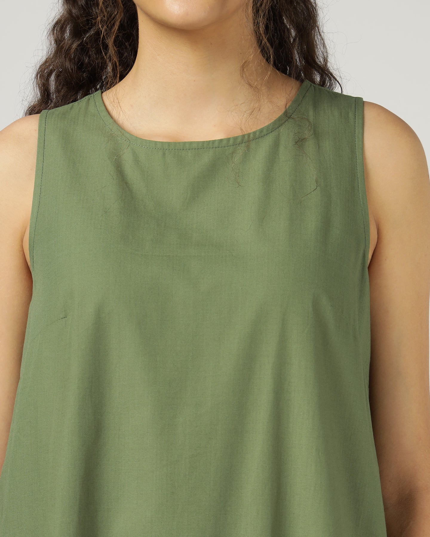 Green Sleeveless maxi dress with gathered hem - 3045