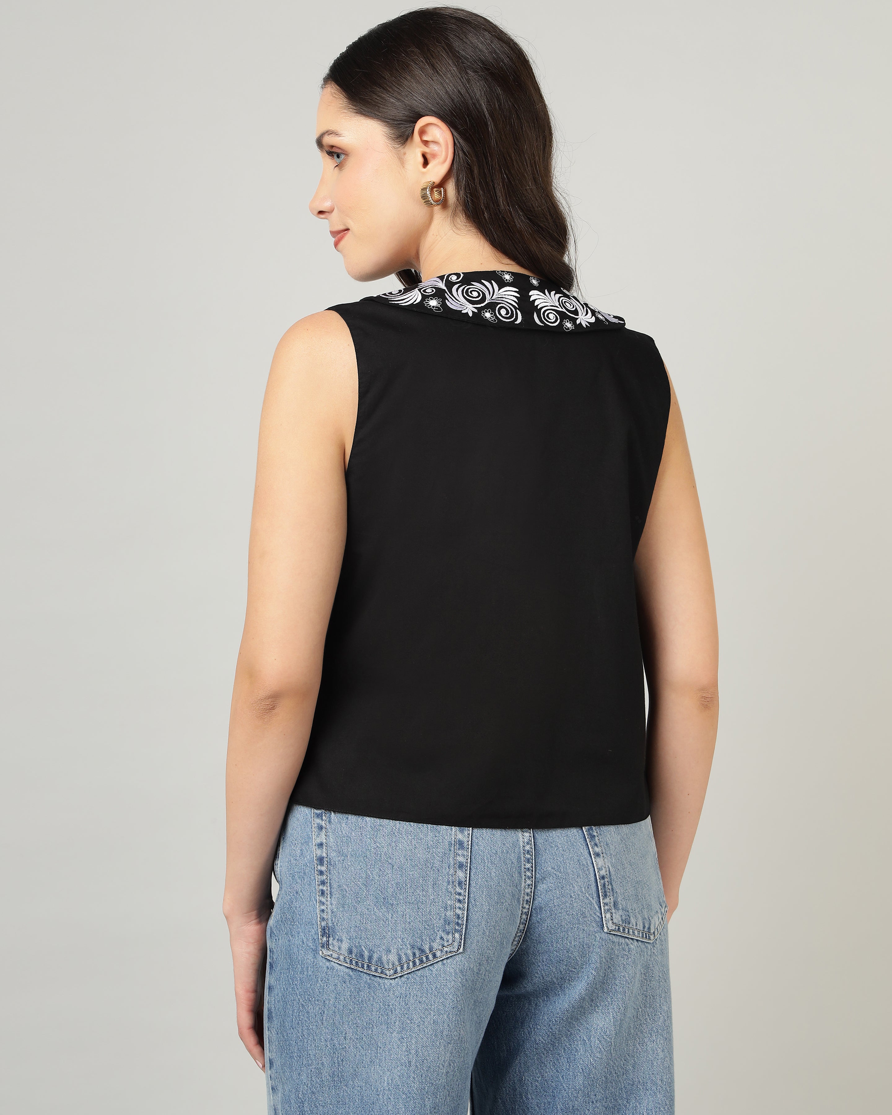 Women’s Black Poplin Embroidered V-Neck Waistcoat -3083