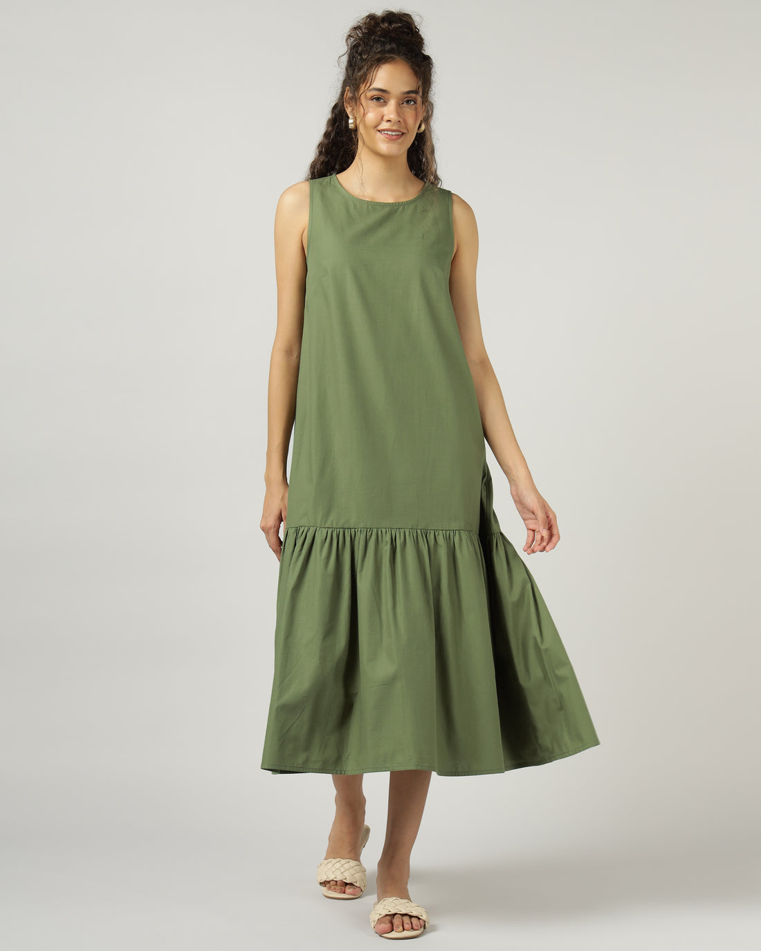 Green Sleeveless maxi dress with gathered hem - 3045