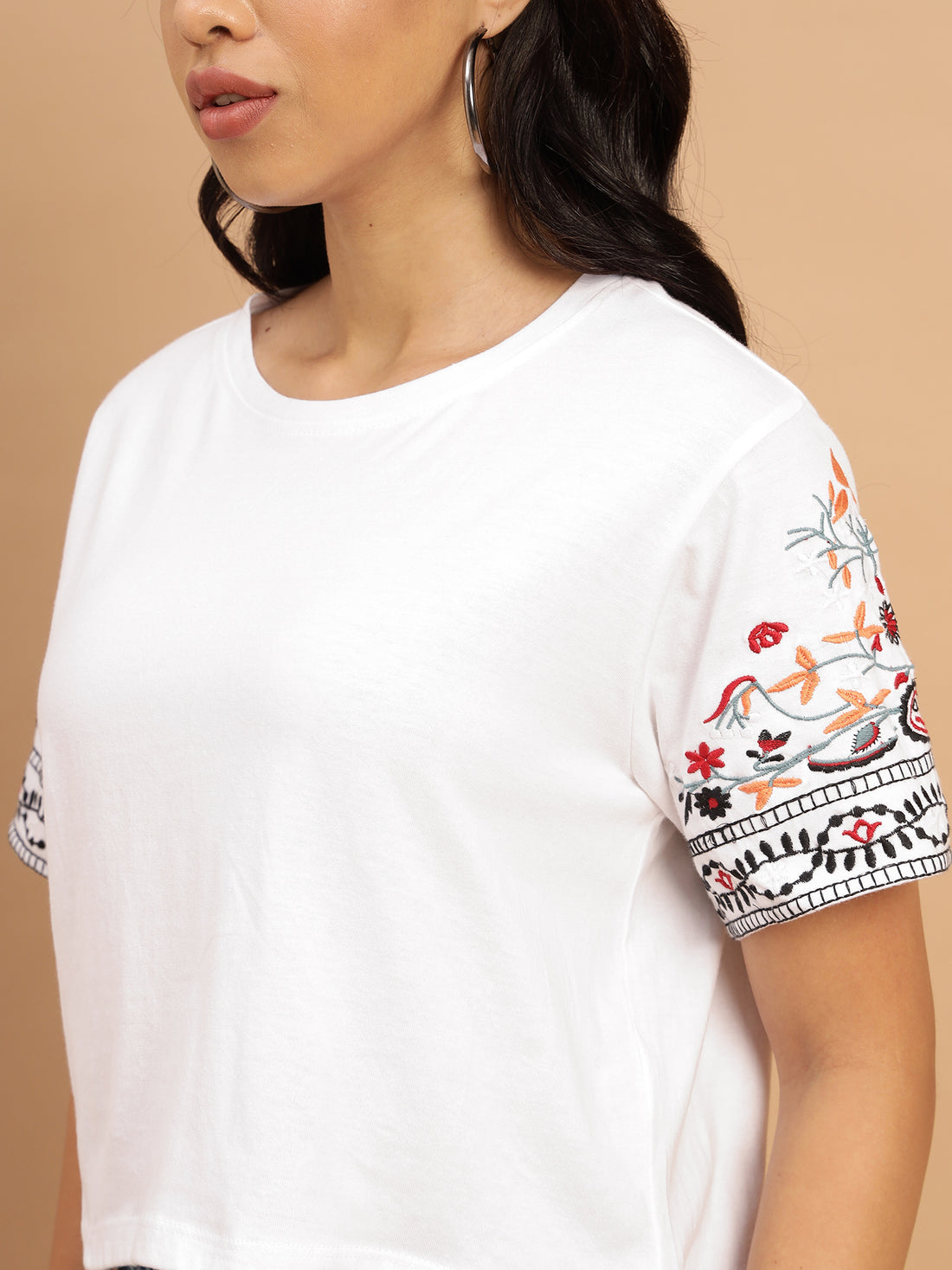 White T-shirt with embroidered sleeves - 2782