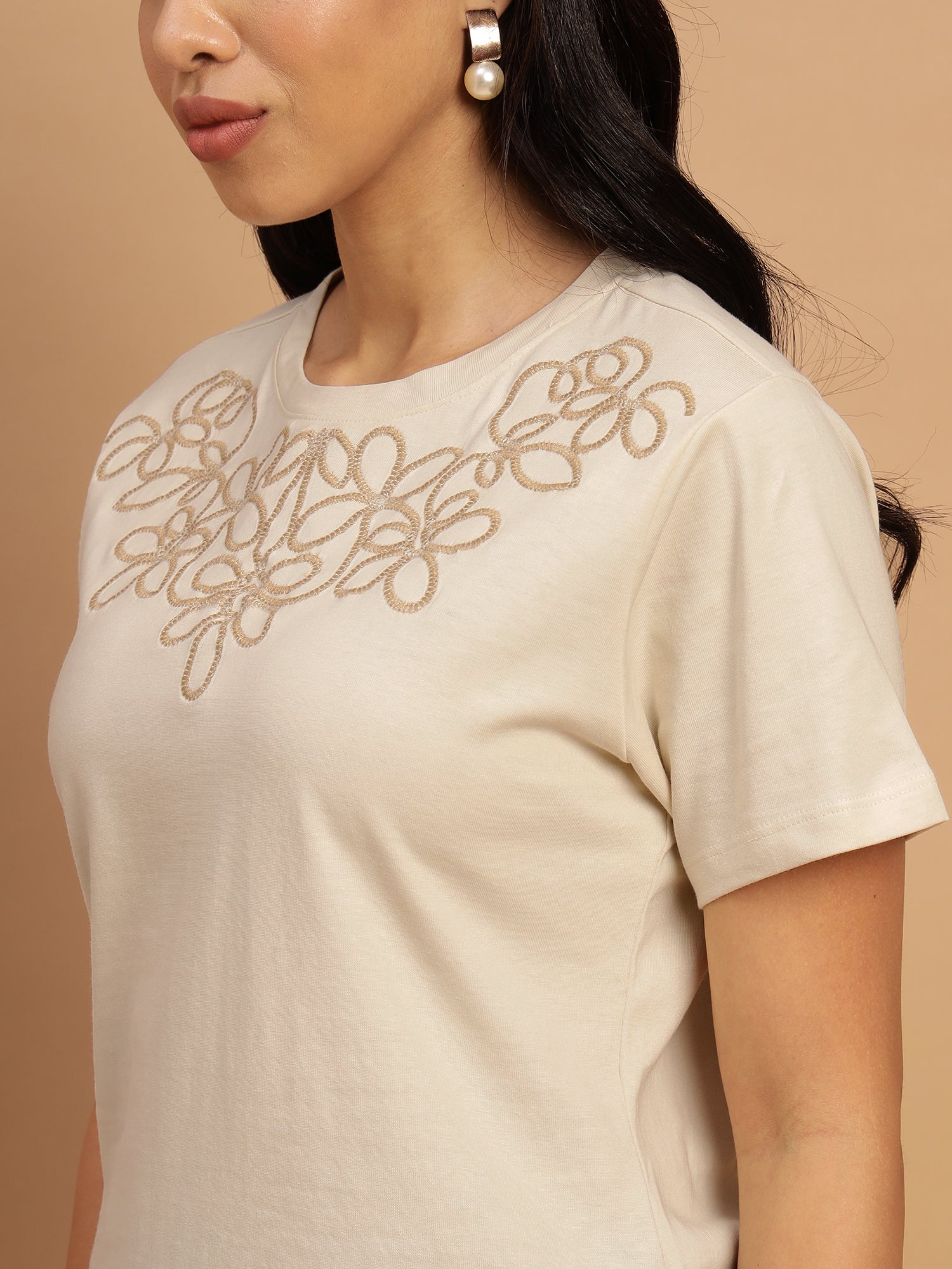 Beige T-shirt with a beautiful floral pattern - 2780