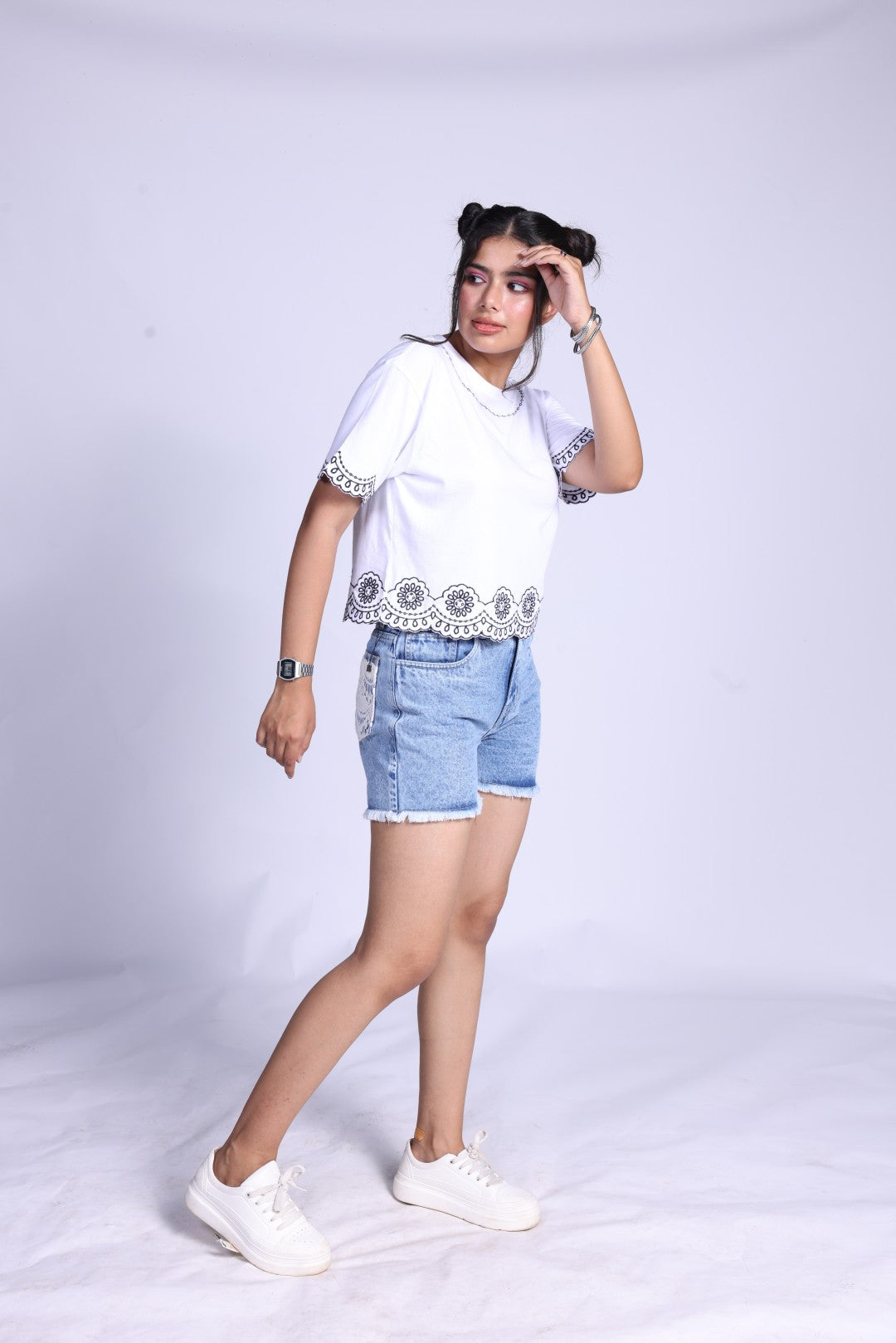 White and black Schiffli single jersey crop fit T-shirt - 2779