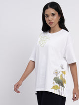 White oversized top with a beautiful floral design on crisp cotton - 2850