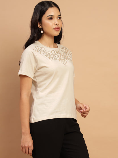 Beige T-shirt with a beautiful floral pattern - 2780