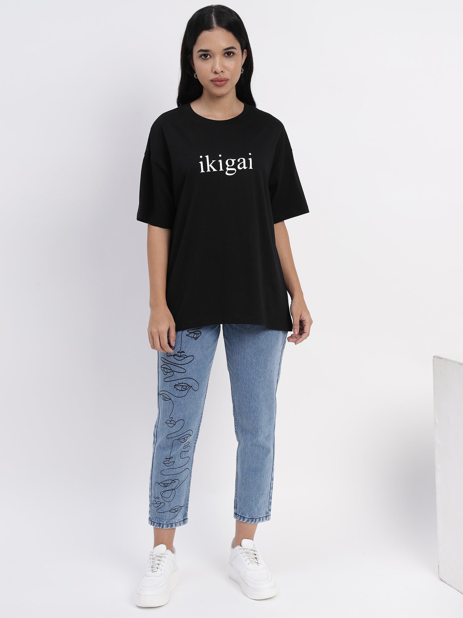 Black oversized top with a striking Ikigai design - 2852