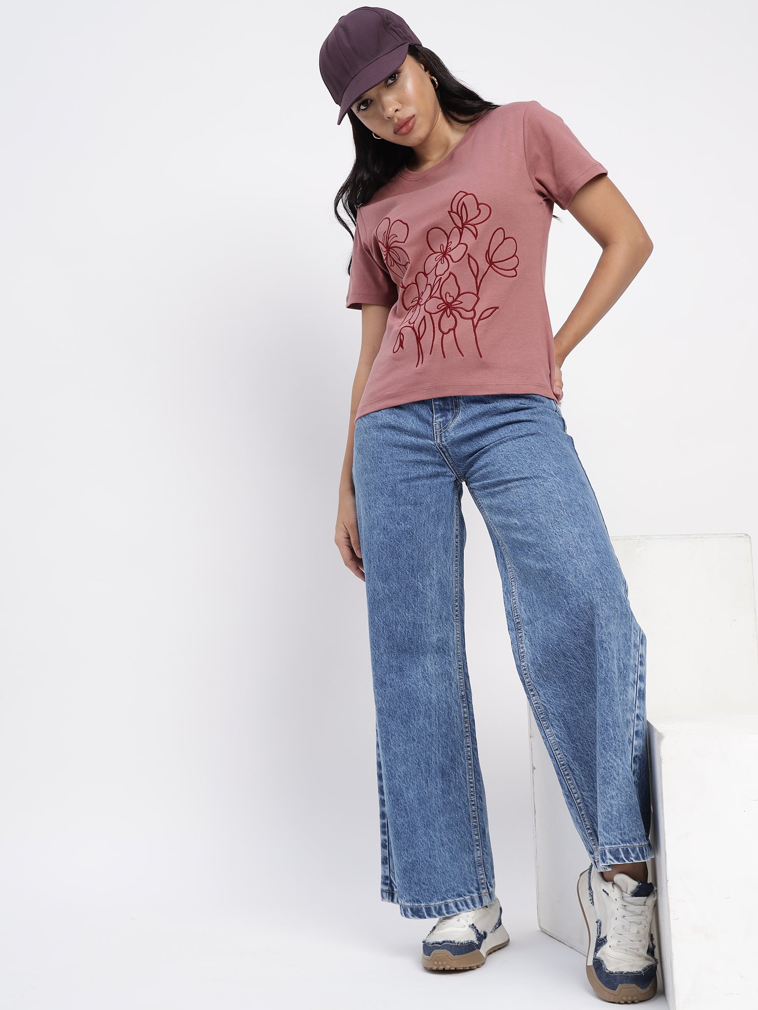 Embroidered Salmon-coloured regular t-shirt- 2783