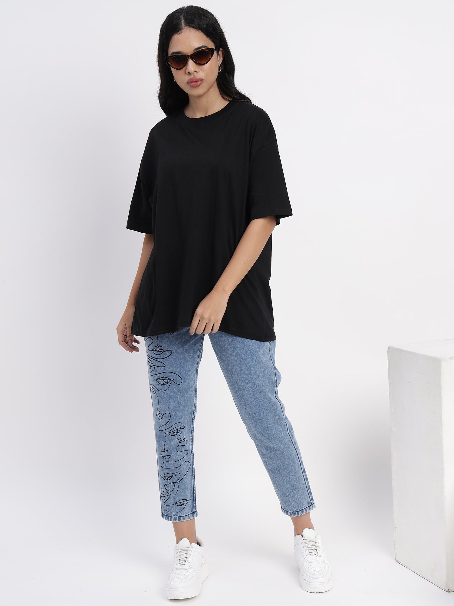 Oversized black cotton top featuring a vibrant tropical print -2849