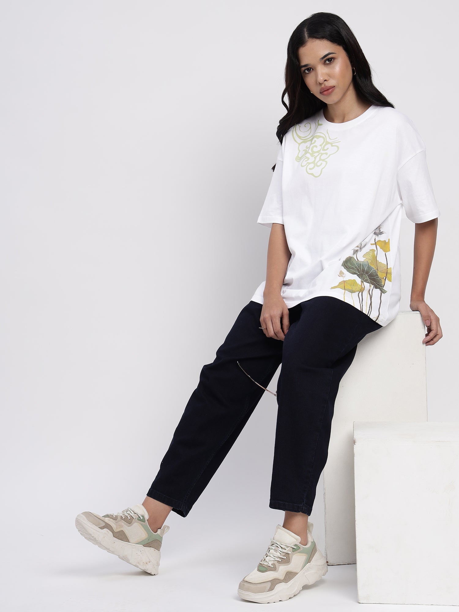 White oversized top with a beautiful floral design on crisp cotton - 2850