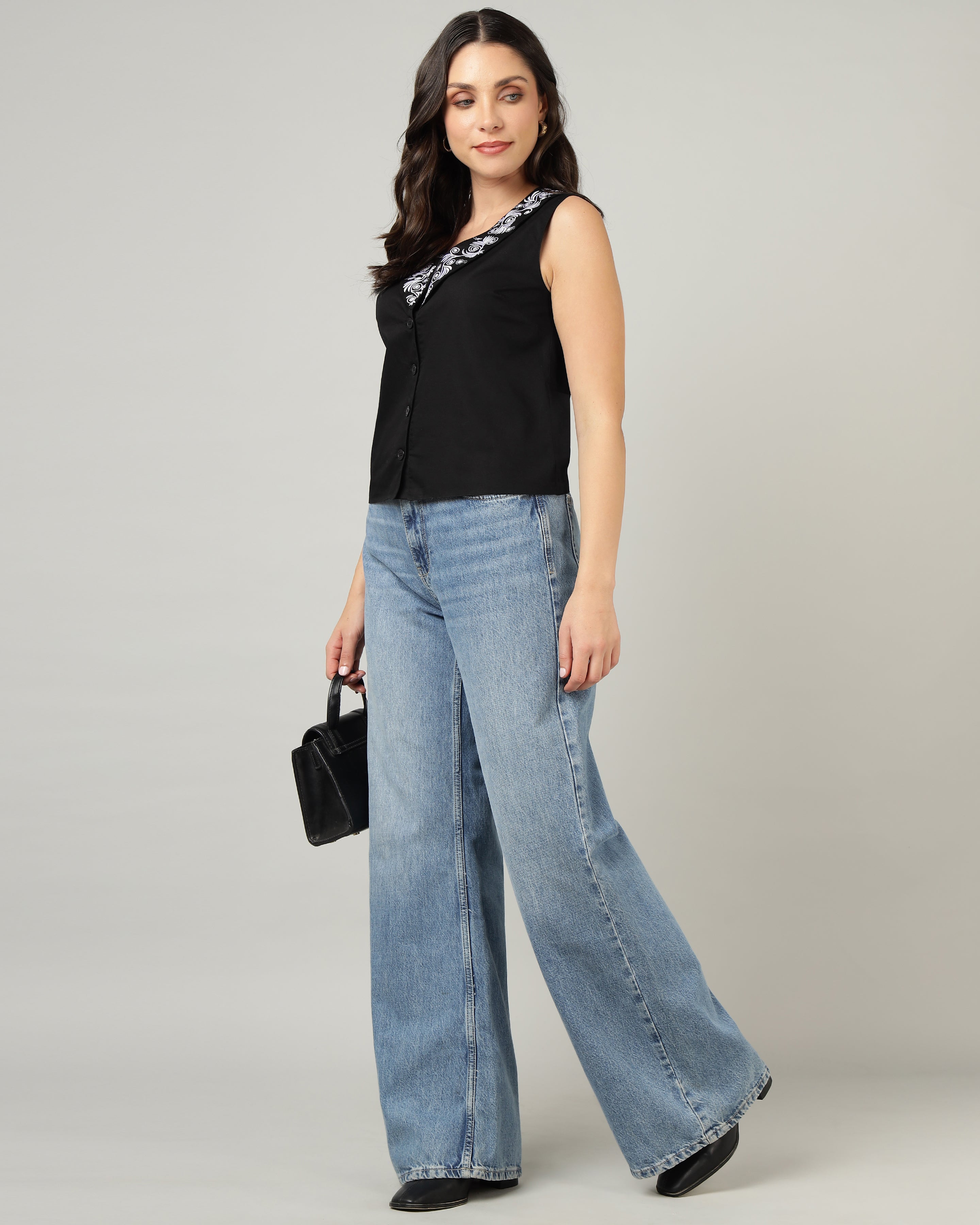 Women’s Black Poplin Embroidered V-Neck Waistcoat -3083