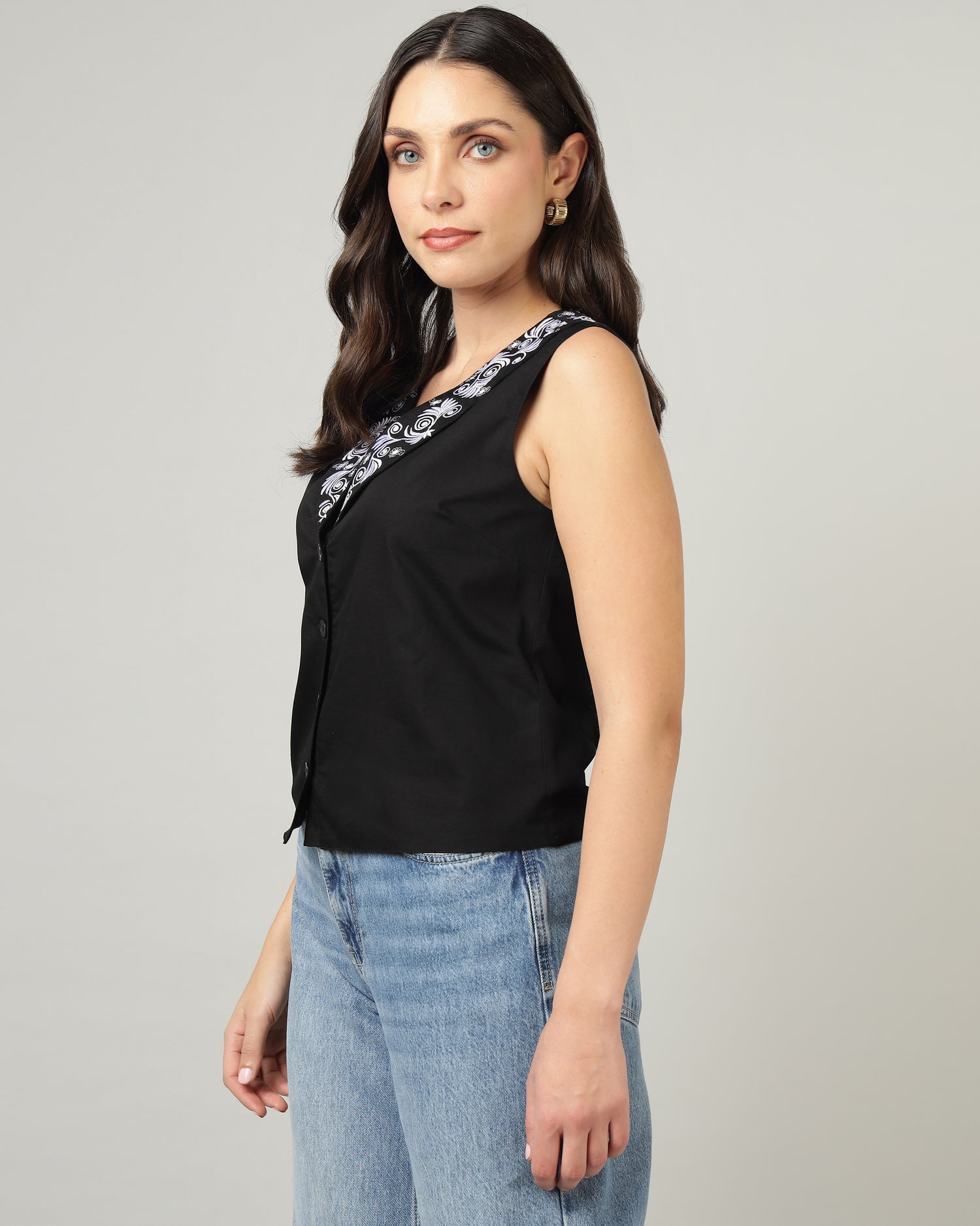 Women’s Black Poplin Embroidered V-Neck Waistcoat -3083
