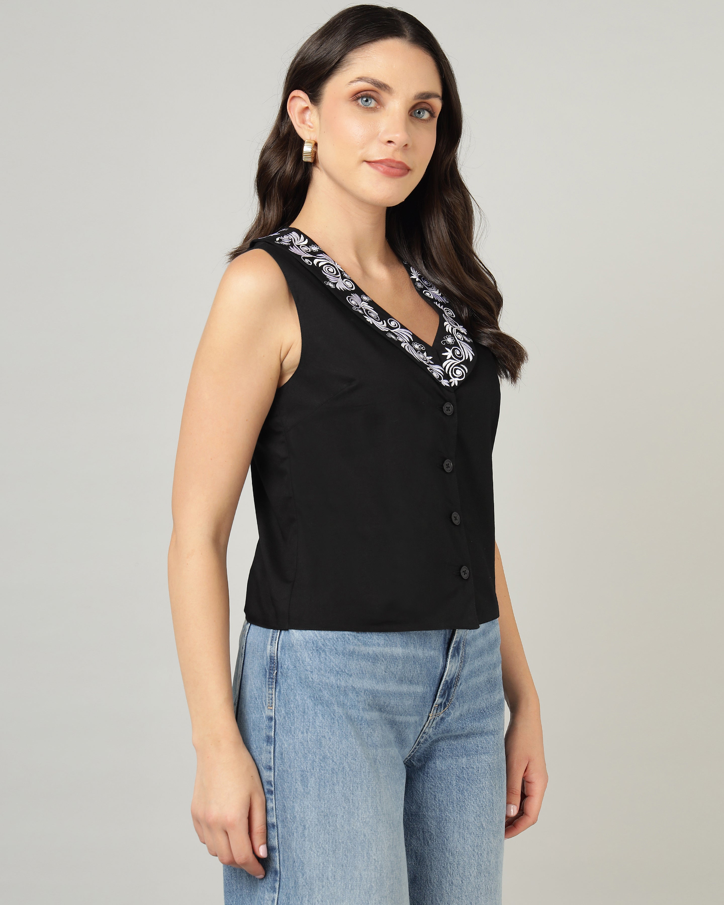 Women’s Black Poplin Embroidered V-Neck Waistcoat -3083