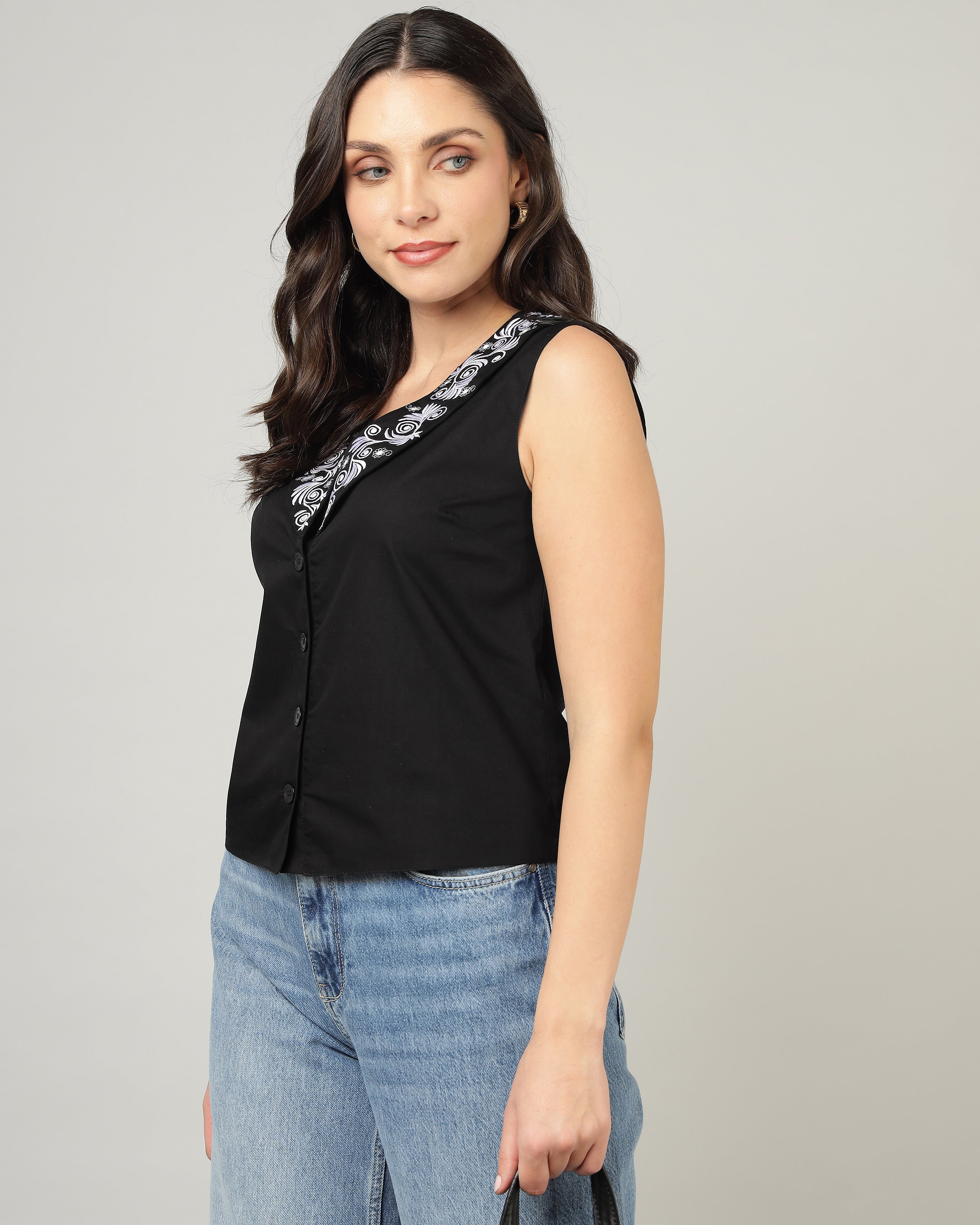 Women’s Black Poplin Embroidered V-Neck Waistcoat -3083