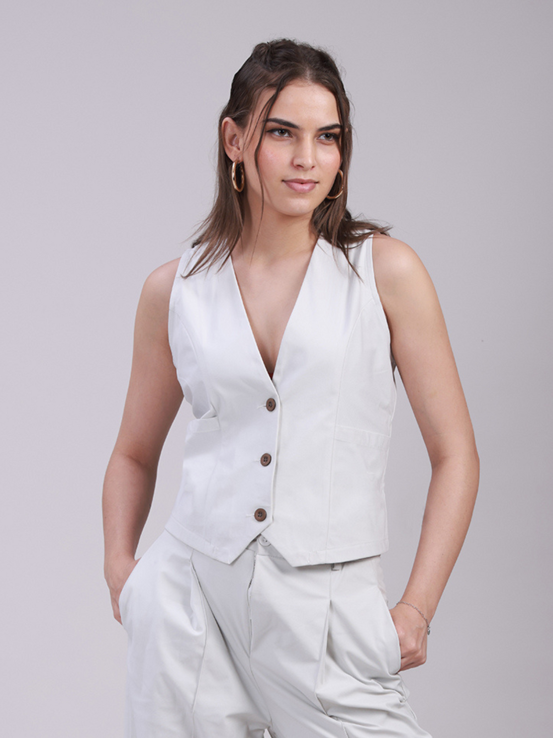 Off-white Relaxed A-line Sleeveless Vest with Patch Pockets- 3069